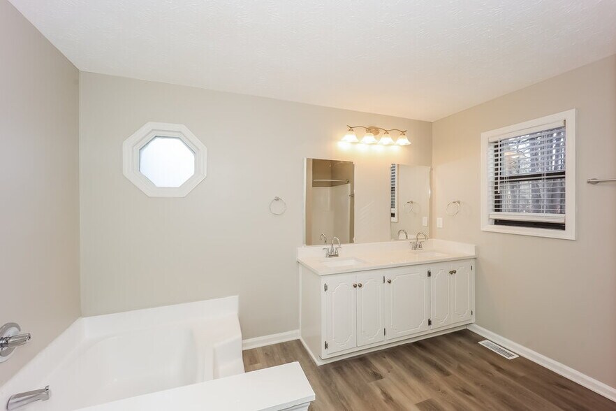 Building Photo - 4063 Casa Verde Dr