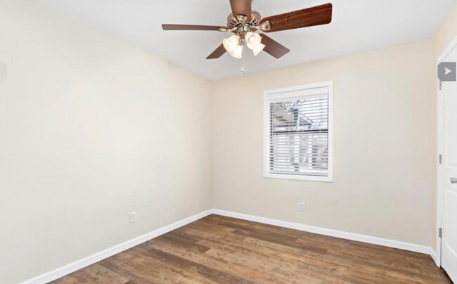 Building Photo - 7811 Pecan Ln