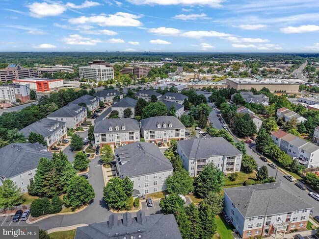 Building Photo - 11330 Westbrook Mill Ln