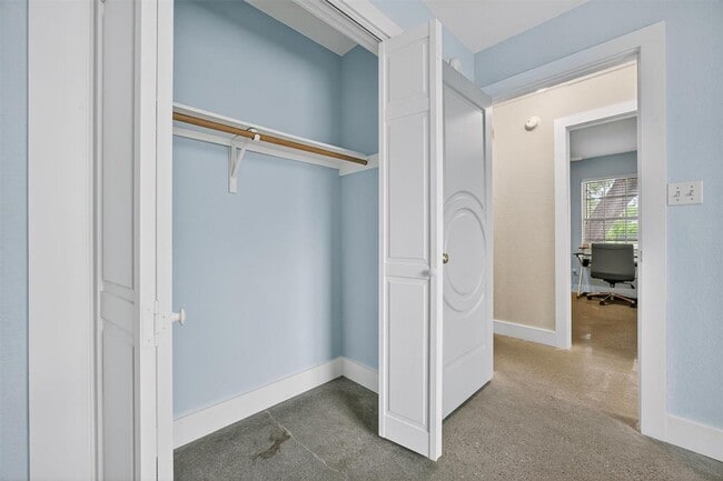 Building Photo - 1182 Waller St