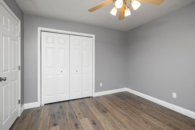 Building Photo - 1326 W Sackett St