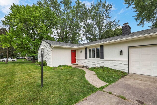 Building Photo - 3695 Montclair Dr