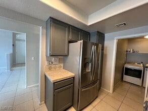 Building Photo - 380 Seine Way