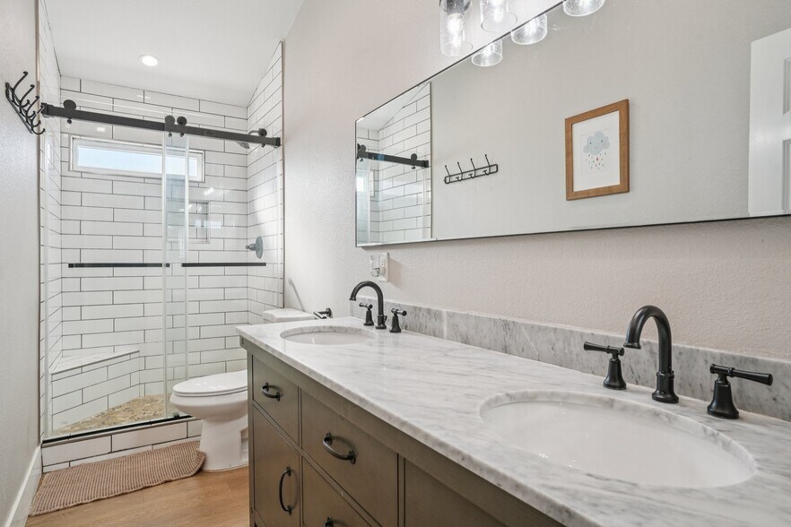 Building Photo - 835 Amigos Way