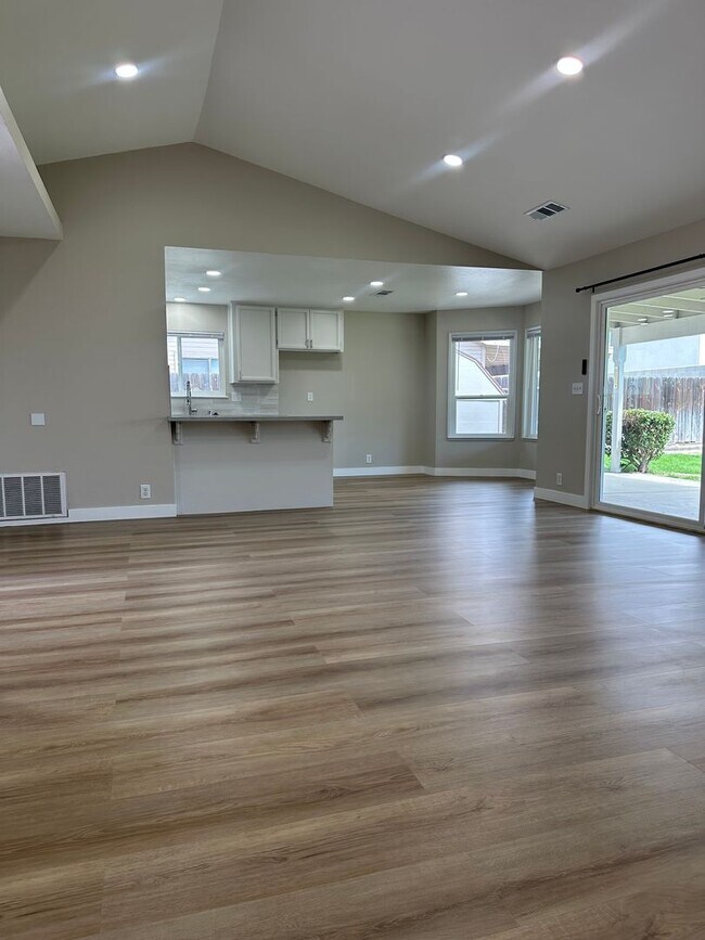 Building Photo - 2 WEEKS FREE RENT February Special - Beautiful newly remodeled home in Turlock