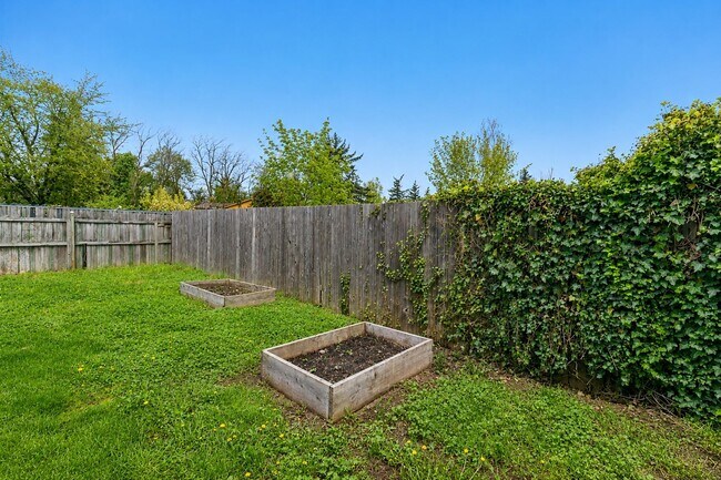 Building Photo - 7959 SE 64th Ave