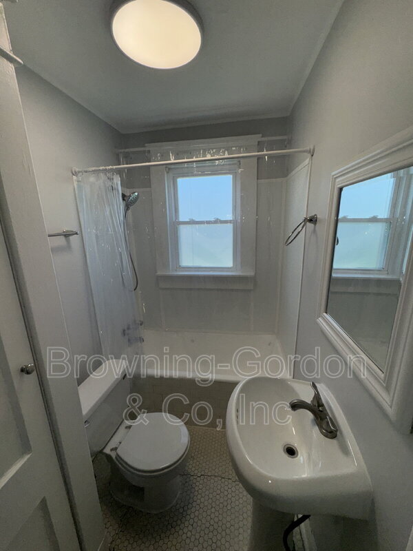 Building Photo - 1517 Bernard Ave