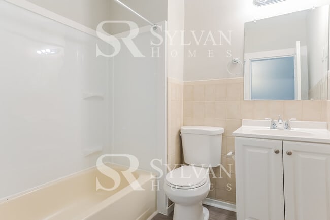 Building Photo - 410 S Newkirk St