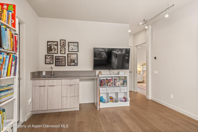 Building Photo - 113 Valley Ct