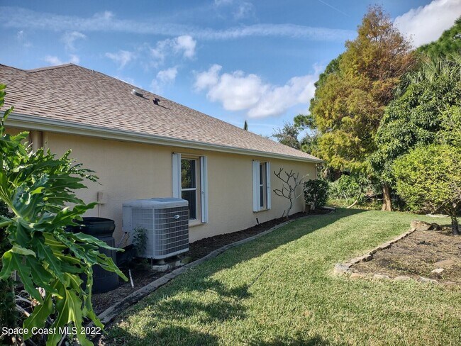 Building Photo - 1792 Ladderback Ct