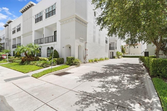 Building Photo - 224 S Audubon Ave
