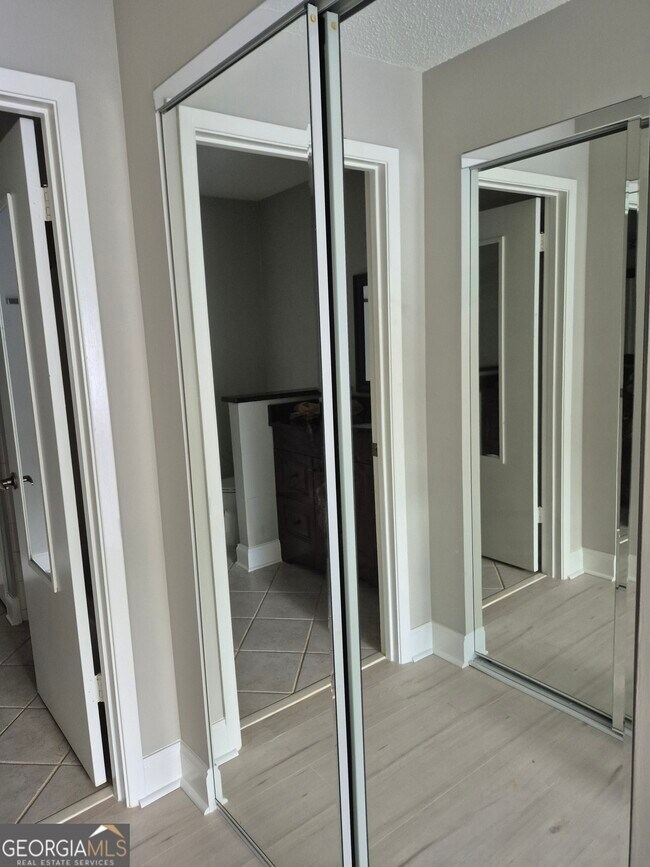 Building Photo - 62 Rumson Ct