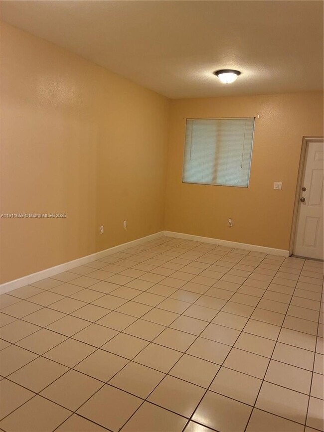 Building Photo - 1536 SE 25th St