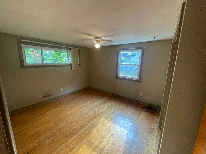 Building Photo - 205 Pine Grove St