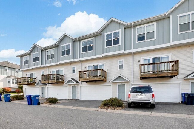 Building Photo - 1347 Magnolia Ave E