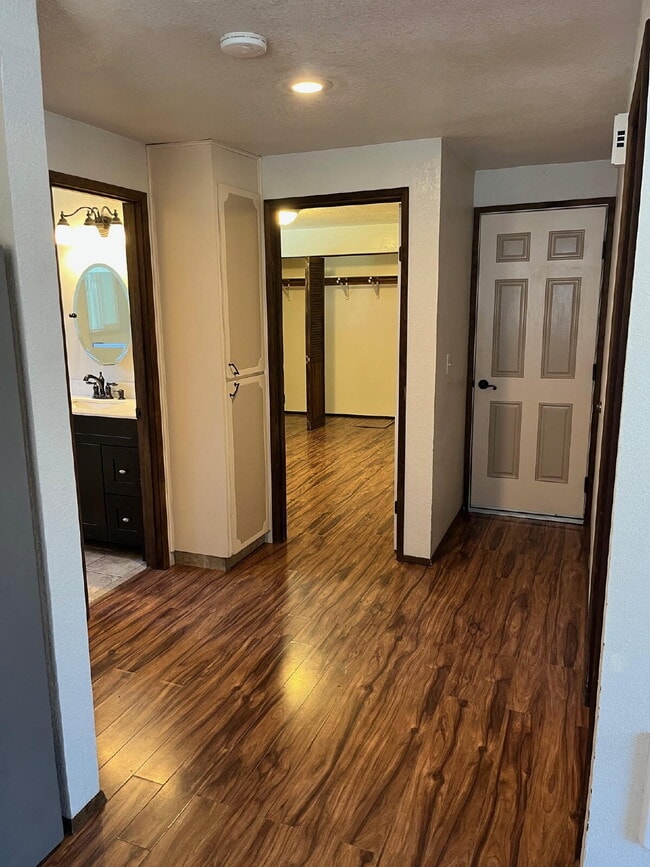 Building Photo - Charming 2-Bedroom Duplex in McMinnville