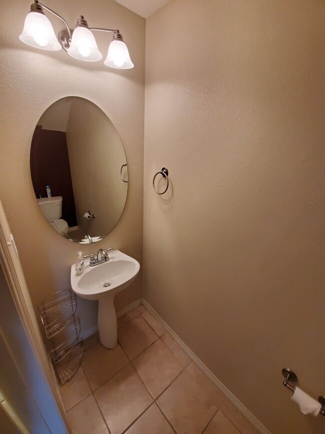 Building Photo - College Station - 2 Bed / 2.5 Bath / 2 sto...