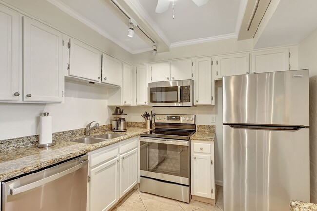 Building Photo - For Annual Rent 2 Bedroom 2 Bath Updated B...