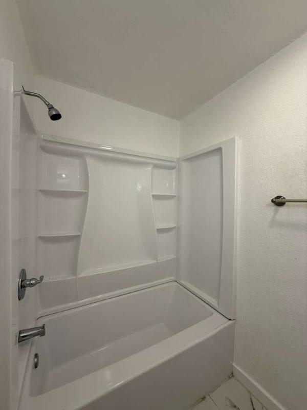 Building Photo - 5419 Lk Grv Dr