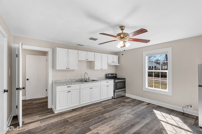 Building Photo - 1129 Boone St