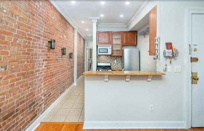 Building Photo - 924 Garden St
