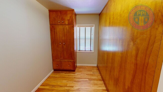 Building Photo - Great Locaton, Small Pet Negotiable w/ Pet Rent