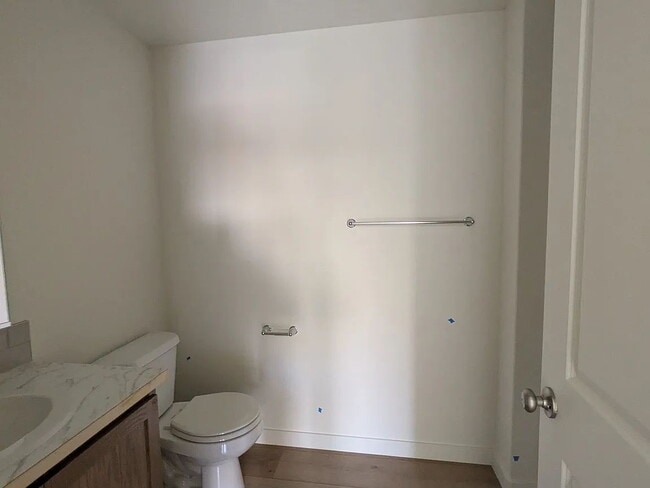 Building Photo - "Charming 3-Bed, 2-Bath Retreat in OR with Cozy 1058 Sq Ft of Comfort!"