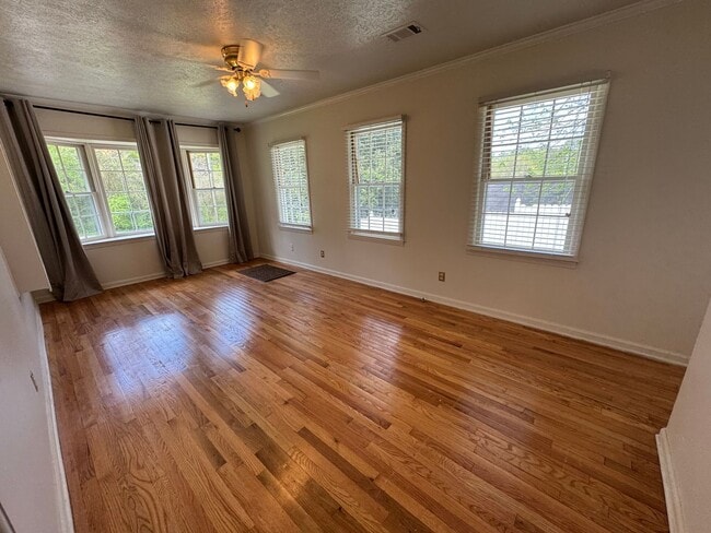 Building Photo - Cozy 3/1 House in East Rome- $1,495