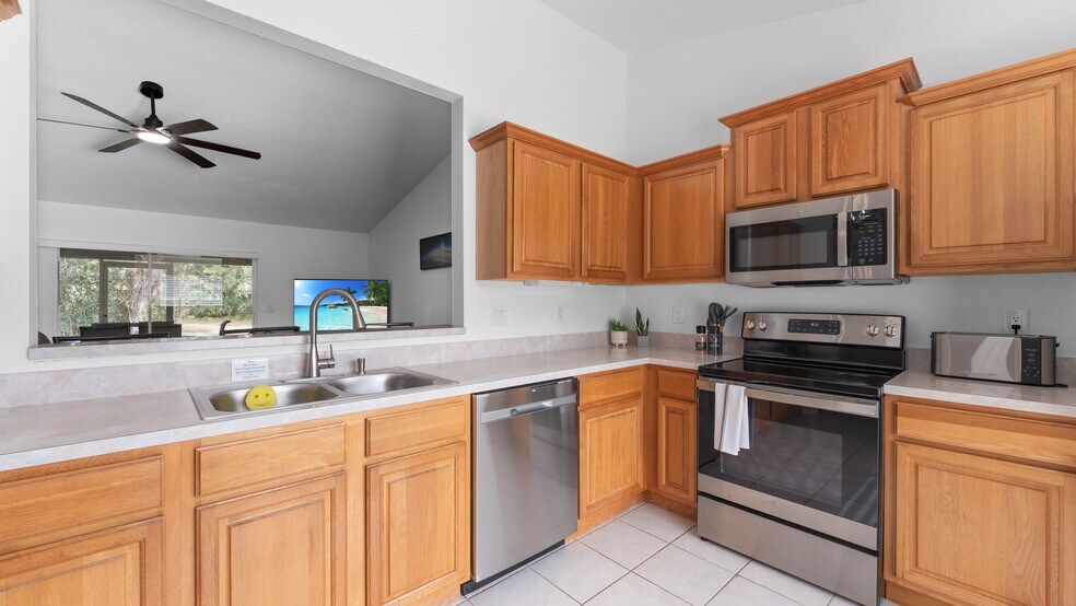 Kitchen - 612 Oakwood Pl