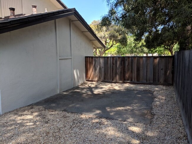 Building Photo - Los Gatos Townhome