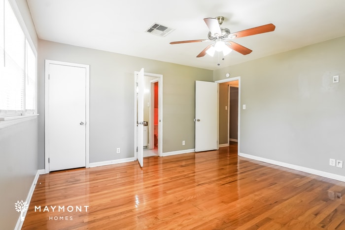 Building Photo - 3352 Ridgefield Dr