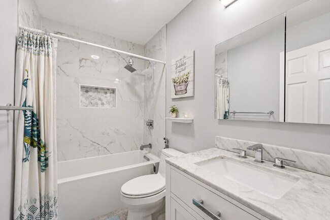 Building Photo - 100 Shearwater Ct E