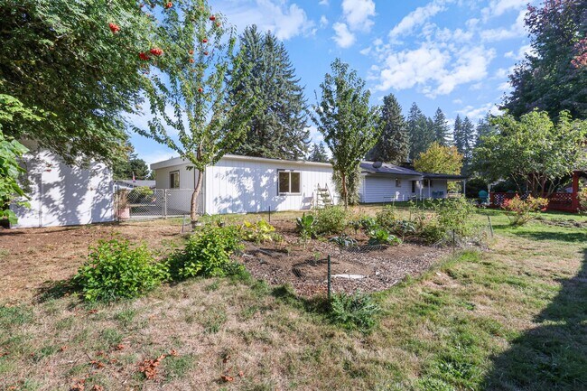 Building Photo - MOVE IN READY NOW! 2-Bedroom Rambler with Detached 900 Sq. Ft. Garage & Studio on Spacious Fenced...