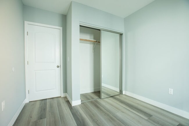 Building Photo - Private 2BR / 1BA Bungalow Unit in Hyde Park Section 8 Welcome!