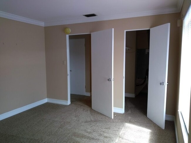 Building Photo - 1830 Maravilla Ave