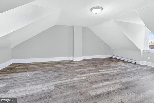 Building Photo - 624 St Joseph St