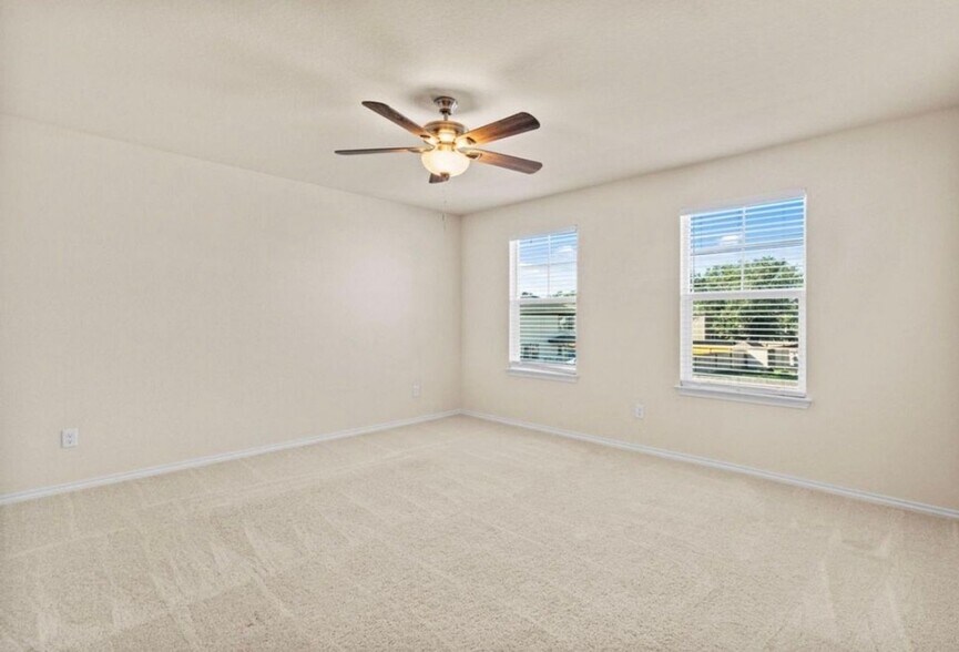 Building Photo - 13011 Sendero Roble