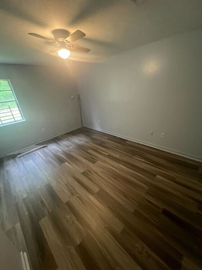 Building Photo - 2107 Thousand Oaks Dr