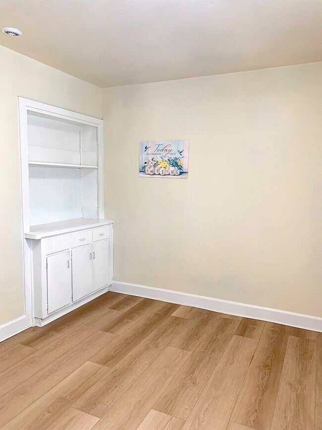 Building Photo - 708 Calvados Ave