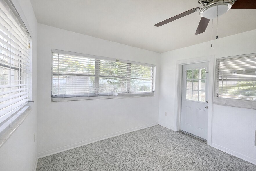 Building Photo - 1440 Mandel Rd