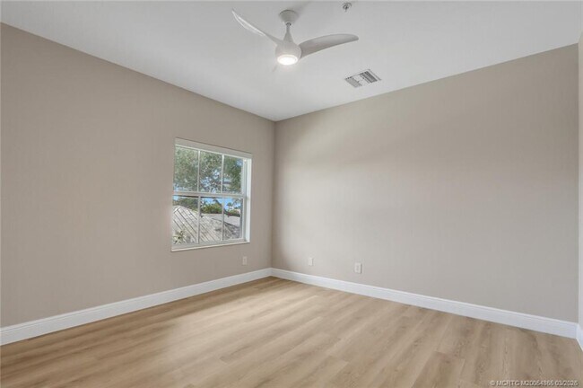 Building Photo - 3651 NE Pineapple Ave