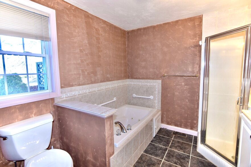 Building Photo - 172 Edgehill Rd