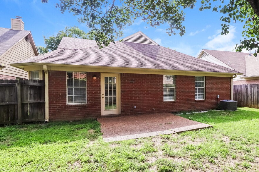 Building Photo - 2268 Lake Hill Ct