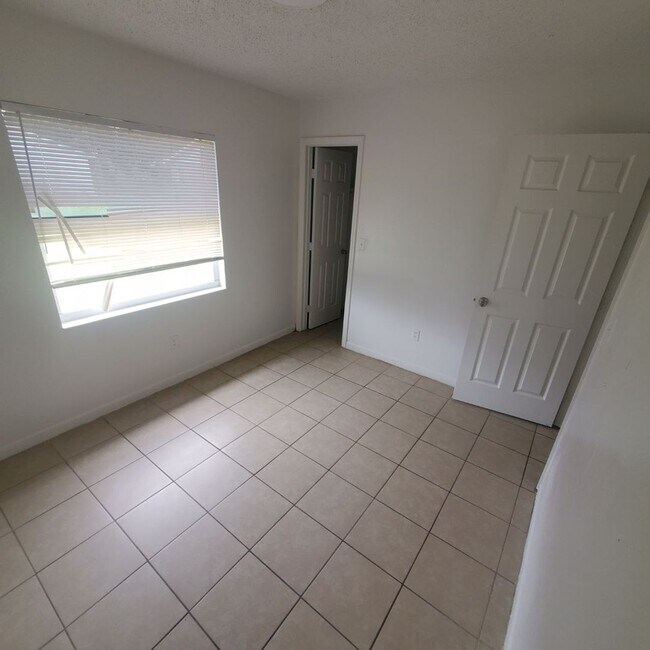 Building Photo - Ernest Dr