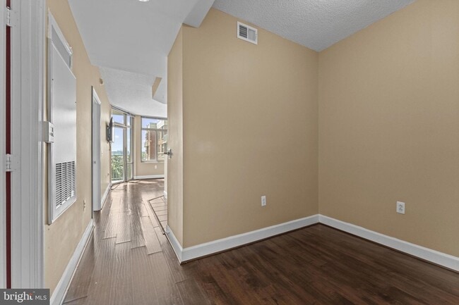 Building Photo - 3600 S Glebe Rd
