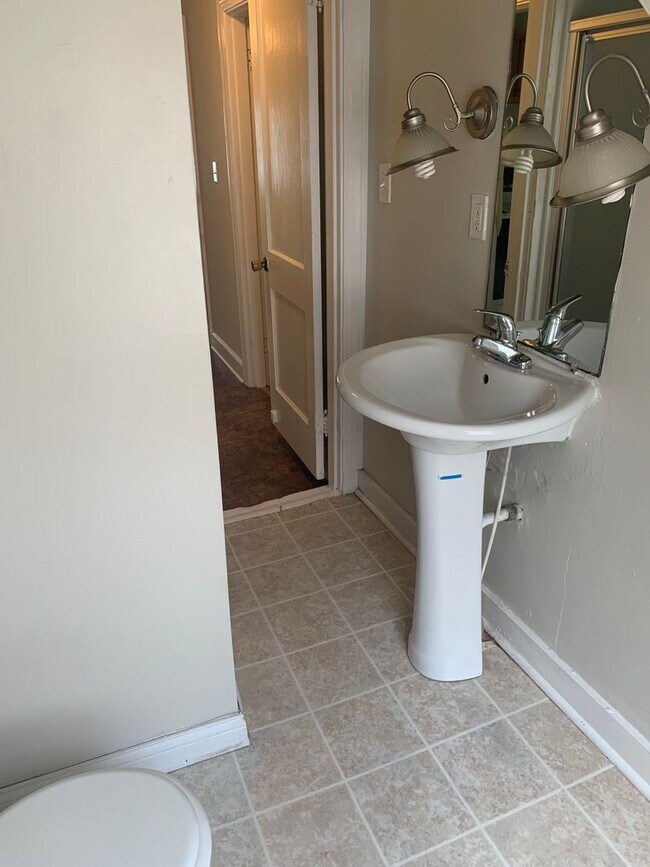 Primary Photo - 424 E Maxwell St