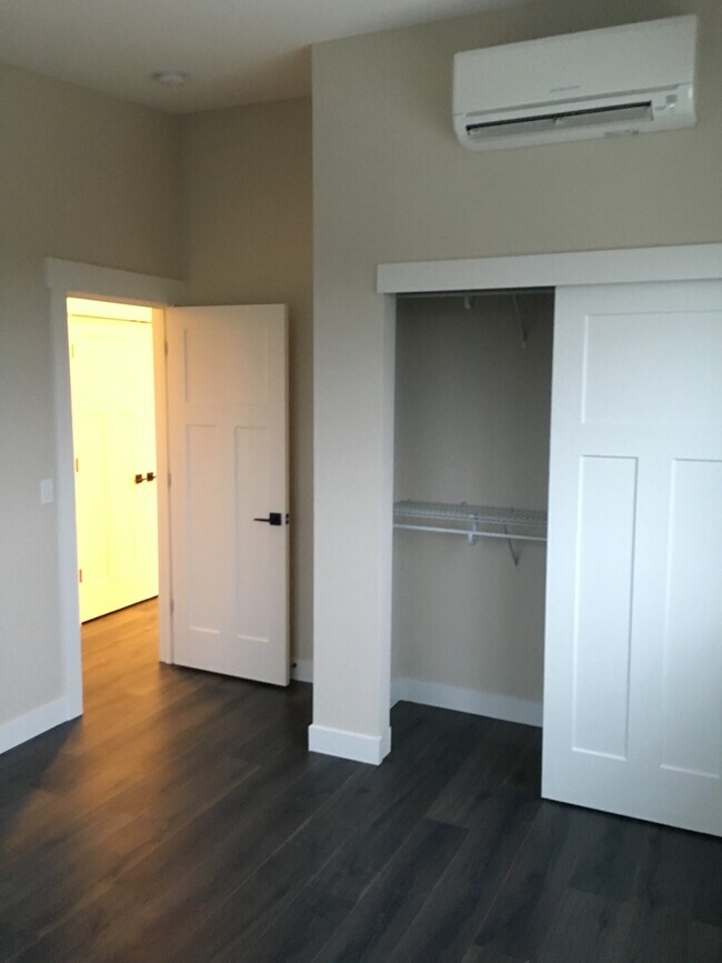 Building Photo - 2311 E John St