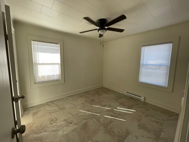 Building Photo - 2 Bedroom duplex on edge of Downtown Morganton