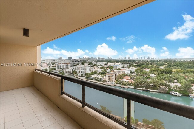 Building Photo - 2555 Collins Ave