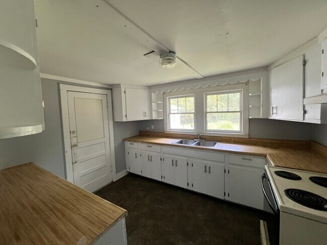 Building Photo - 525 S Colvin St